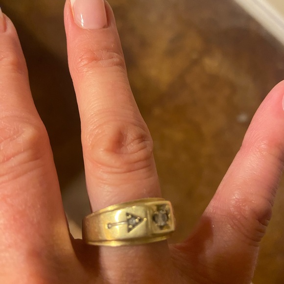 men’s diamond and gold ring - Picture 4 of 7